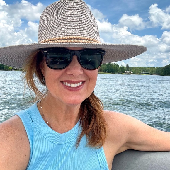 Meet your Posher, Jodie - Picture 2 of 2